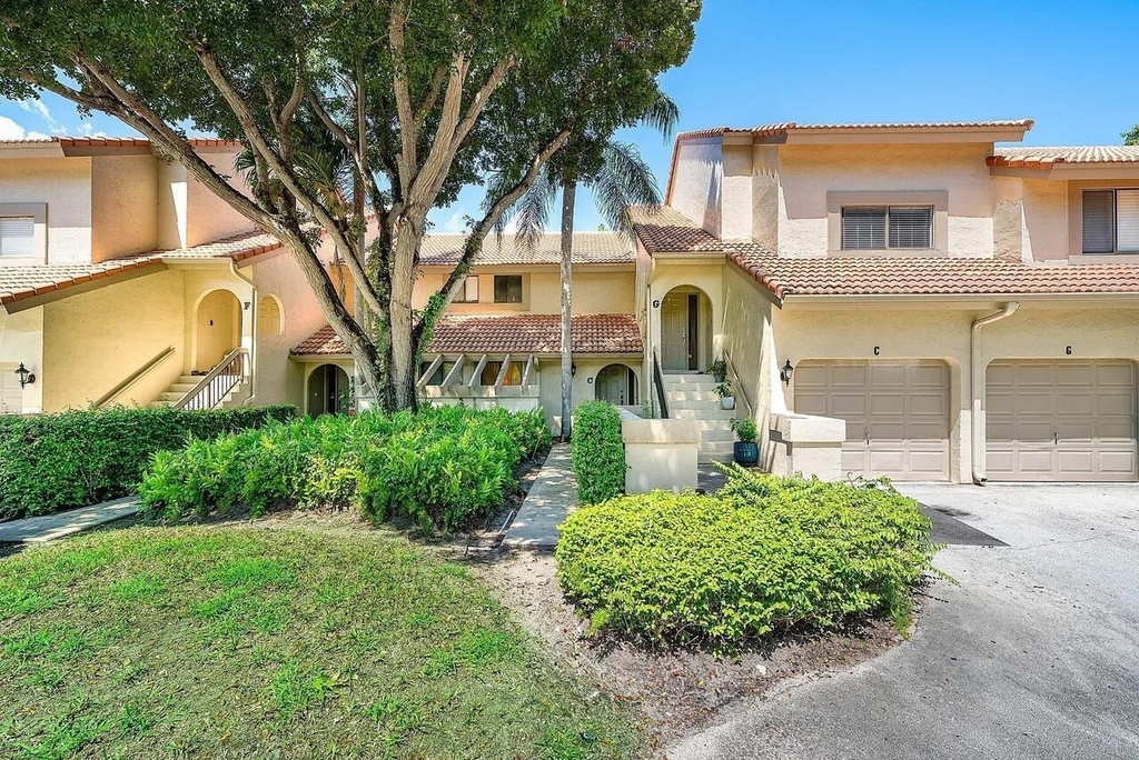 5520 Coach House Circle - Photo 0