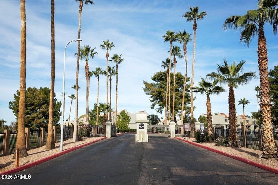 2524 S El Paradiso -- - Photo 4