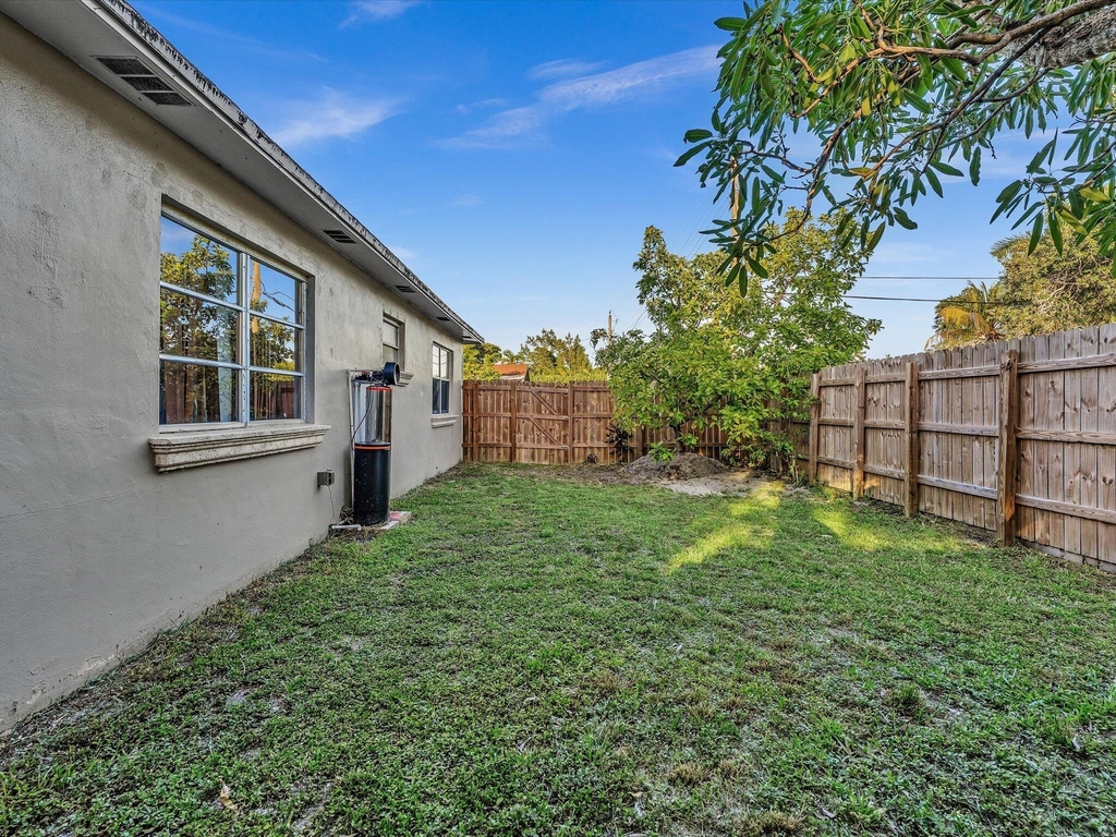 700 Sw 5th Court - Photo 27