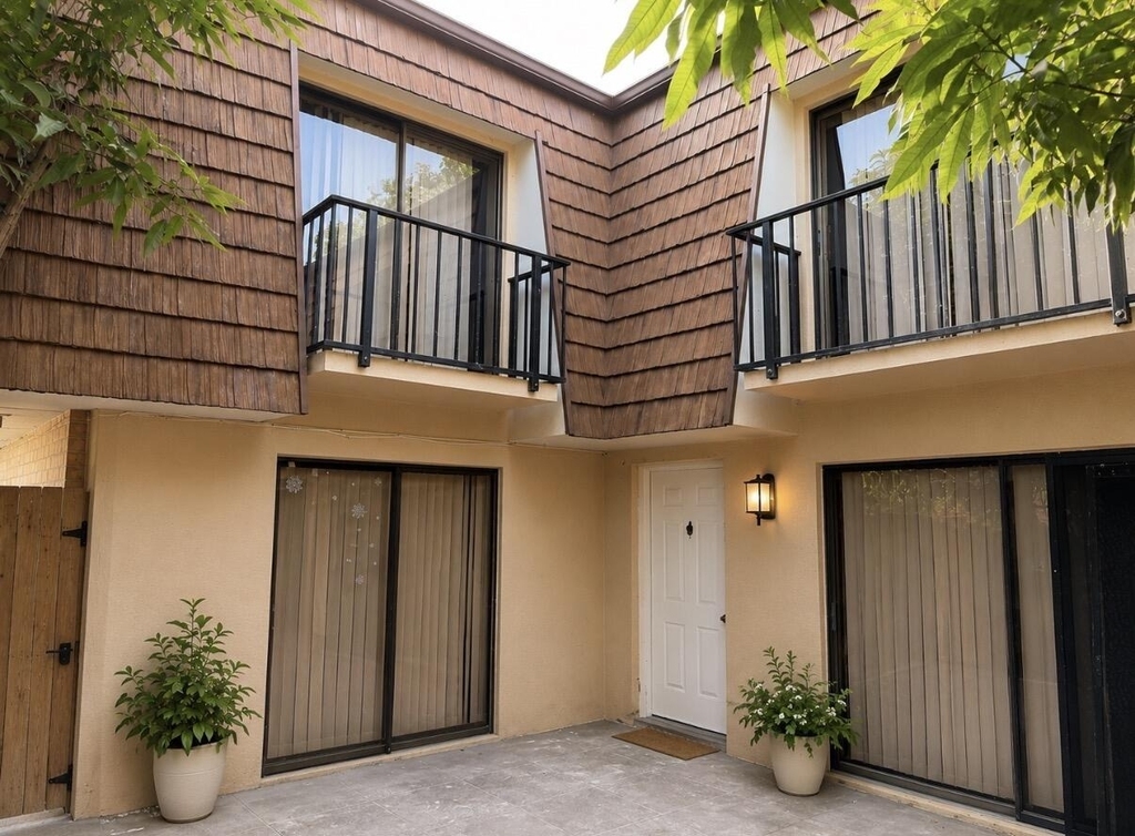 1421 14th Lane - Photo 2