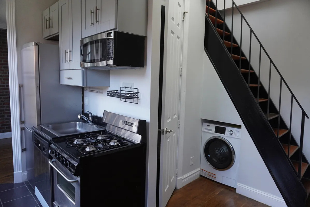 416 East 13th Street - Photo 9