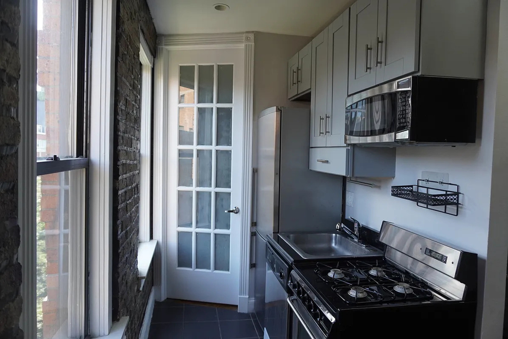 416 East 13th Street - Photo 2