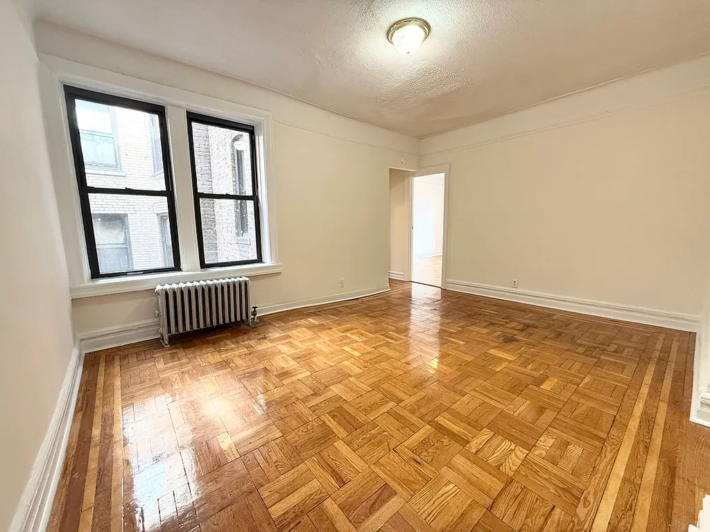 Seaman Avenue - Photo 0