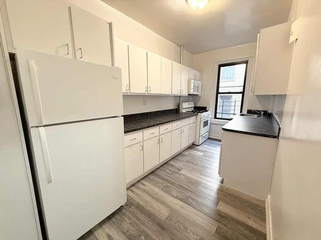 Seaman Avenue - Photo 3