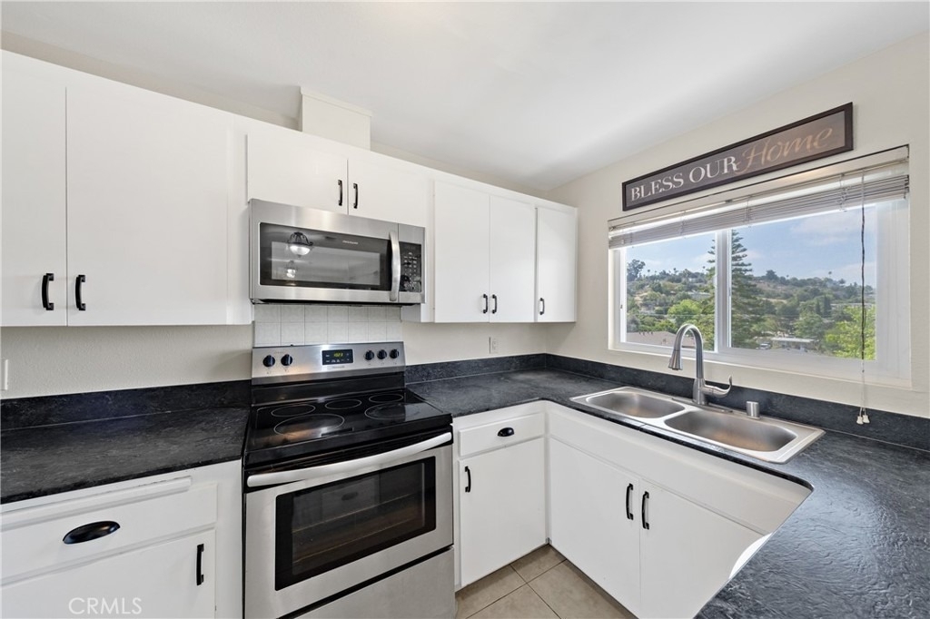 806 E 4th - Photo 9