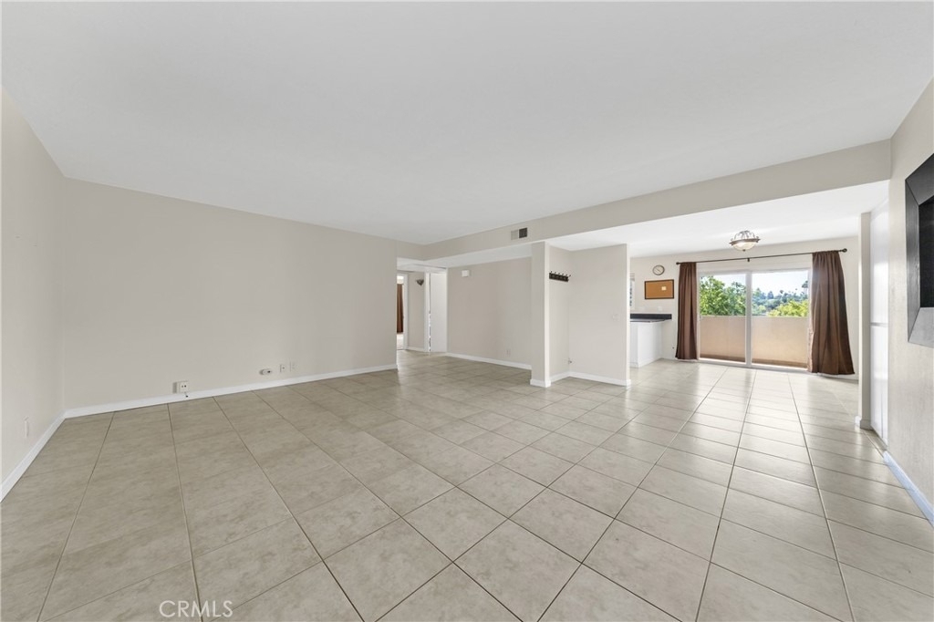 806 E 4th - Photo 4
