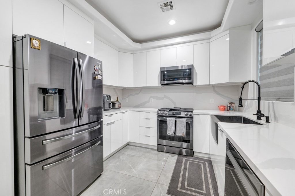 11145 Sunshine Terrace - Photo 11