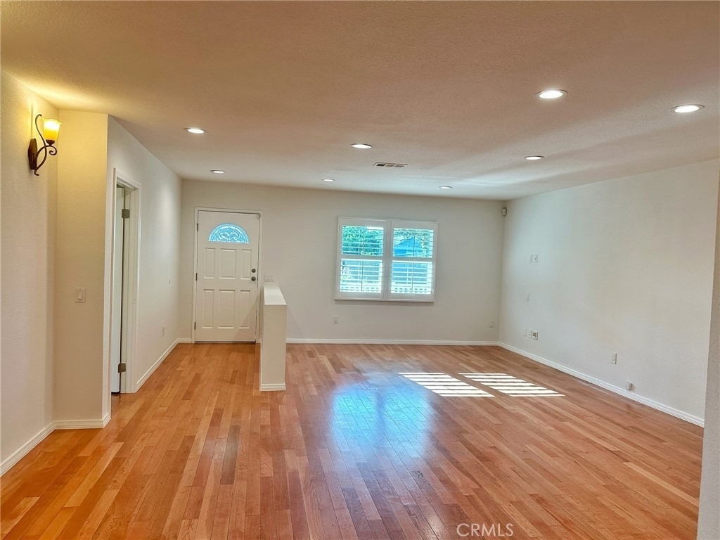 5857 Balcom Avenue - Photo 13
