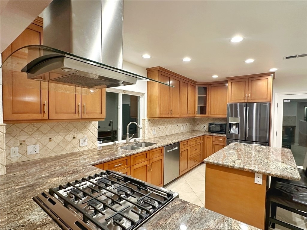 5857 Balcom Avenue - Photo 7
