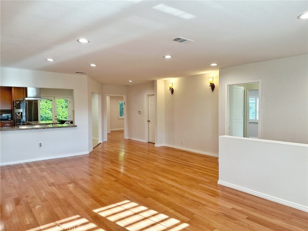 5857 Balcom Avenue - Photo 4