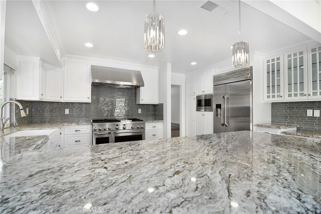 9618 Kentland Avenue - Photo 11