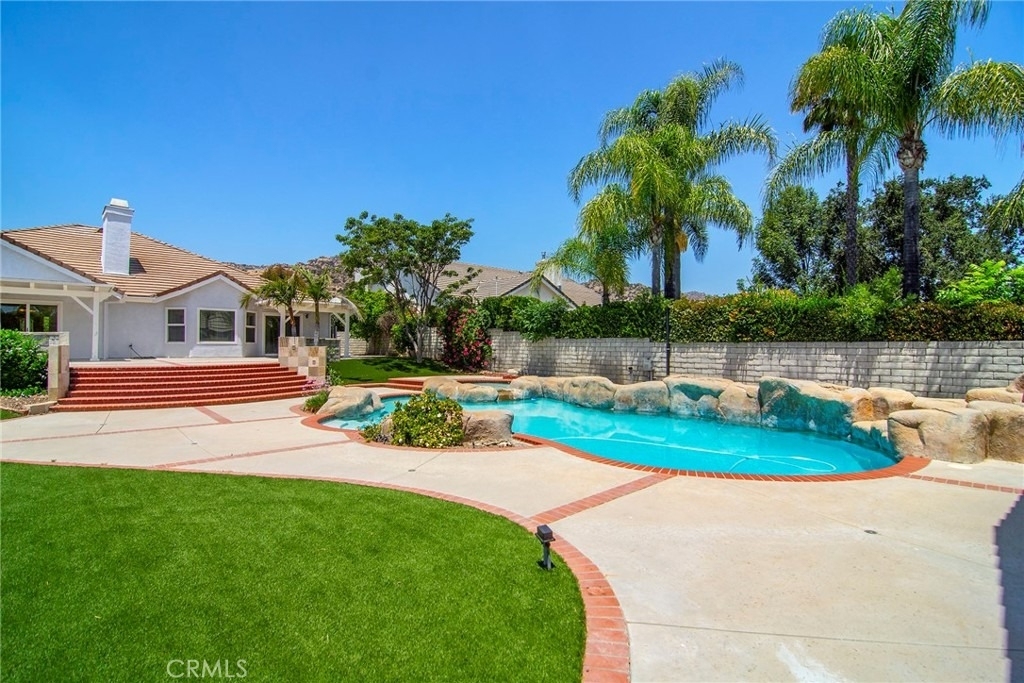 9618 Kentland Avenue - Photo 27