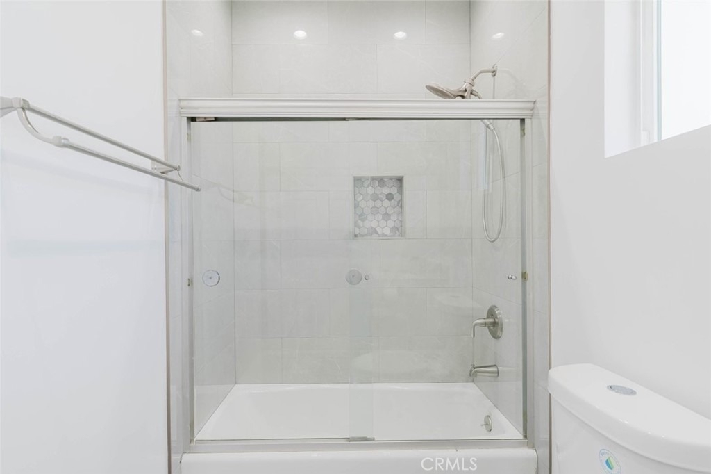 17908 Califa Street - Photo 28