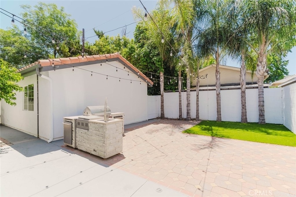 17908 Califa Street - Photo 35