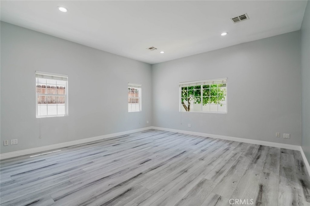 17908 Califa Street - Photo 23