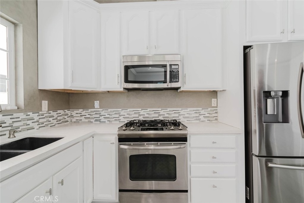 17908 Califa Street - Photo 15