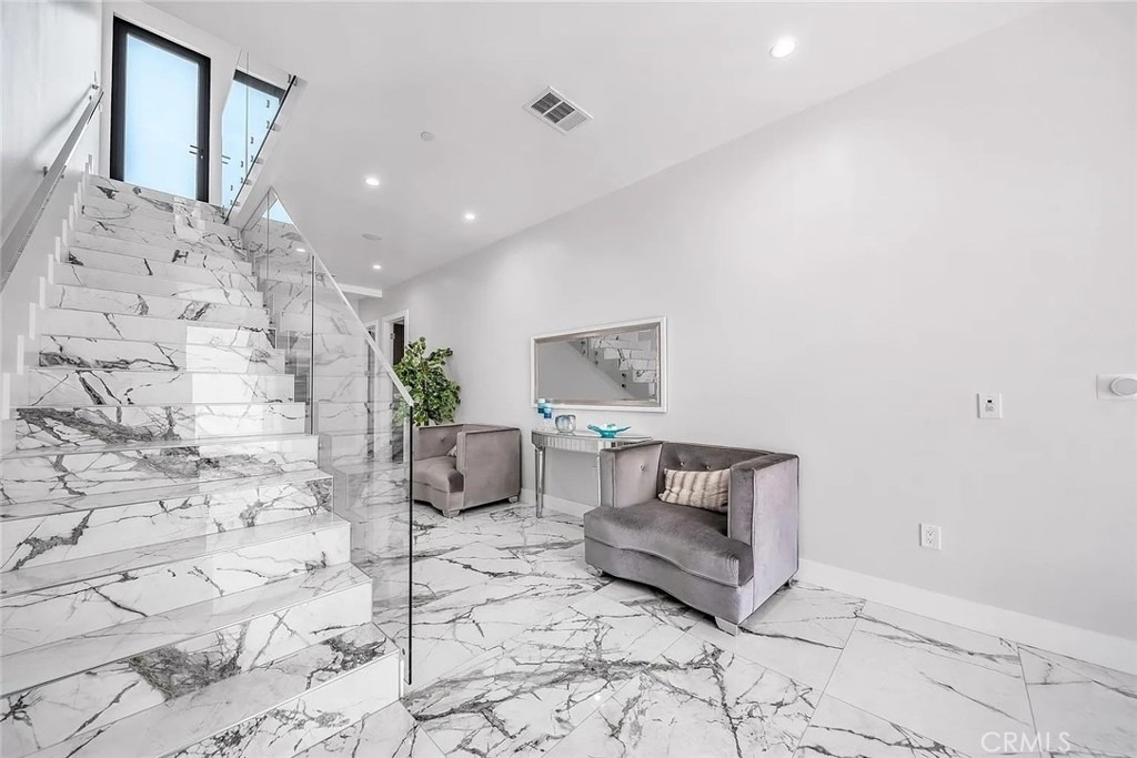 242 S Broadway - Photo 17