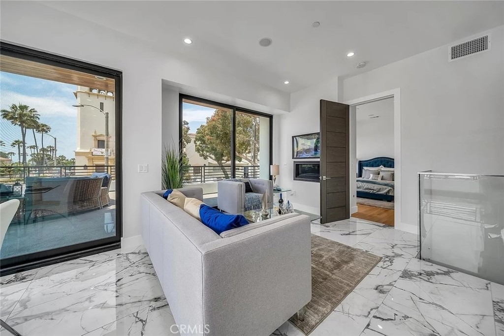 242 S Broadway - Photo 4