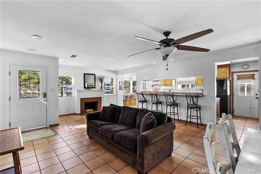 810 N Maria - Photo 2