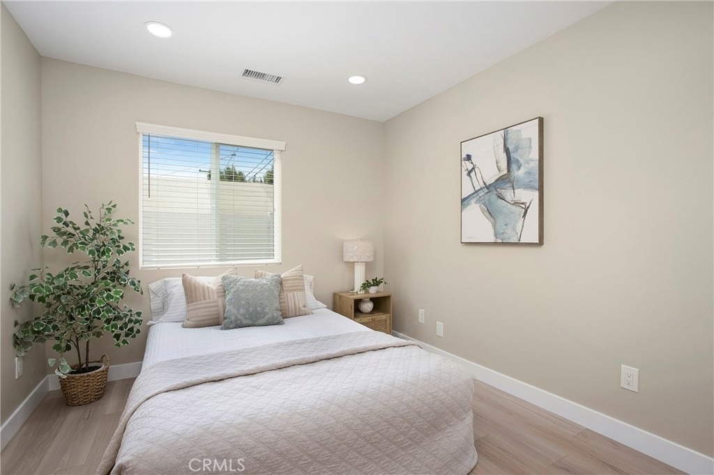 708 E Elm - Photo 9
