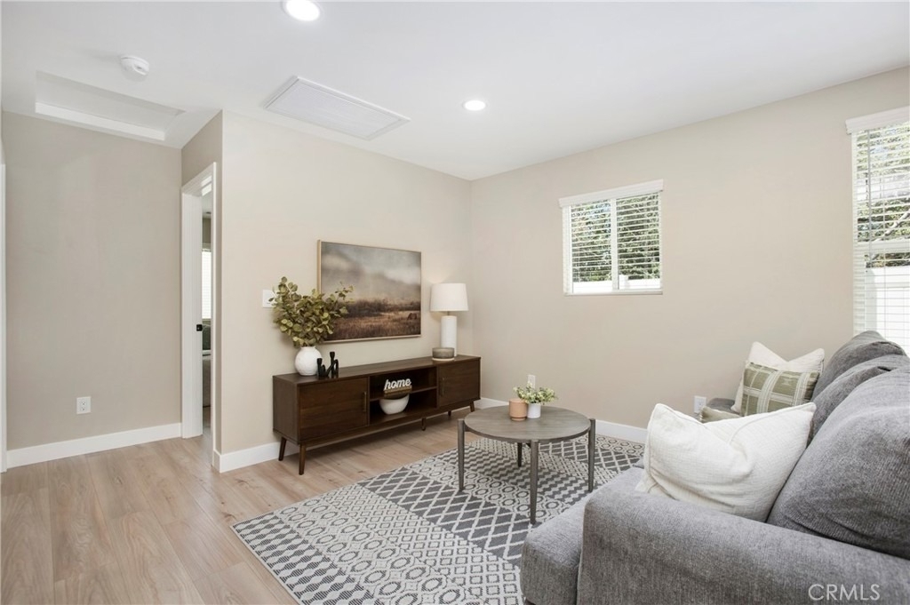 708 E Elm - Photo 4