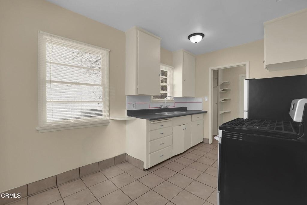 438 S Fremont Avenue - Photo 2