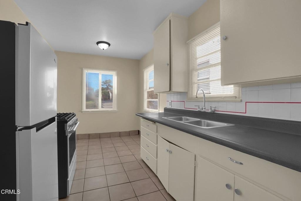438 S Fremont Avenue - Photo 6