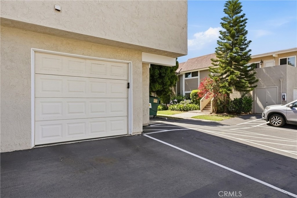 104 Oval - Photo 16