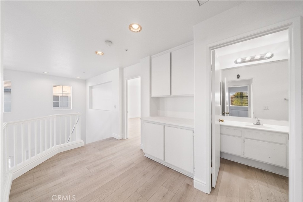 6766 Royal Crest Court - Photo 45