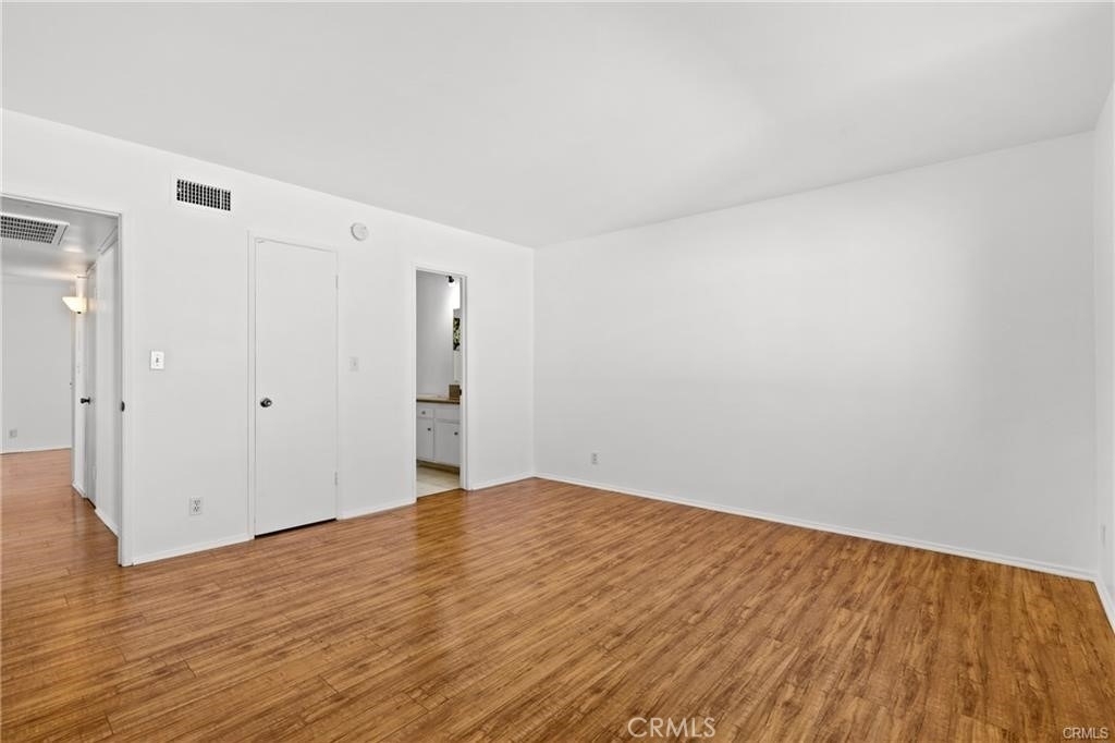 5400 Newcastle - Photo 11