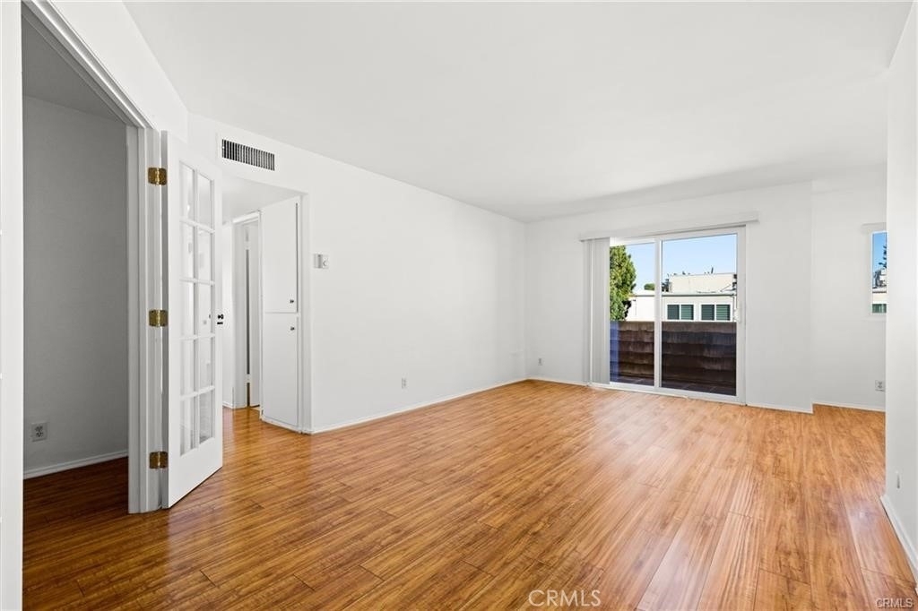 5400 Newcastle - Photo 2