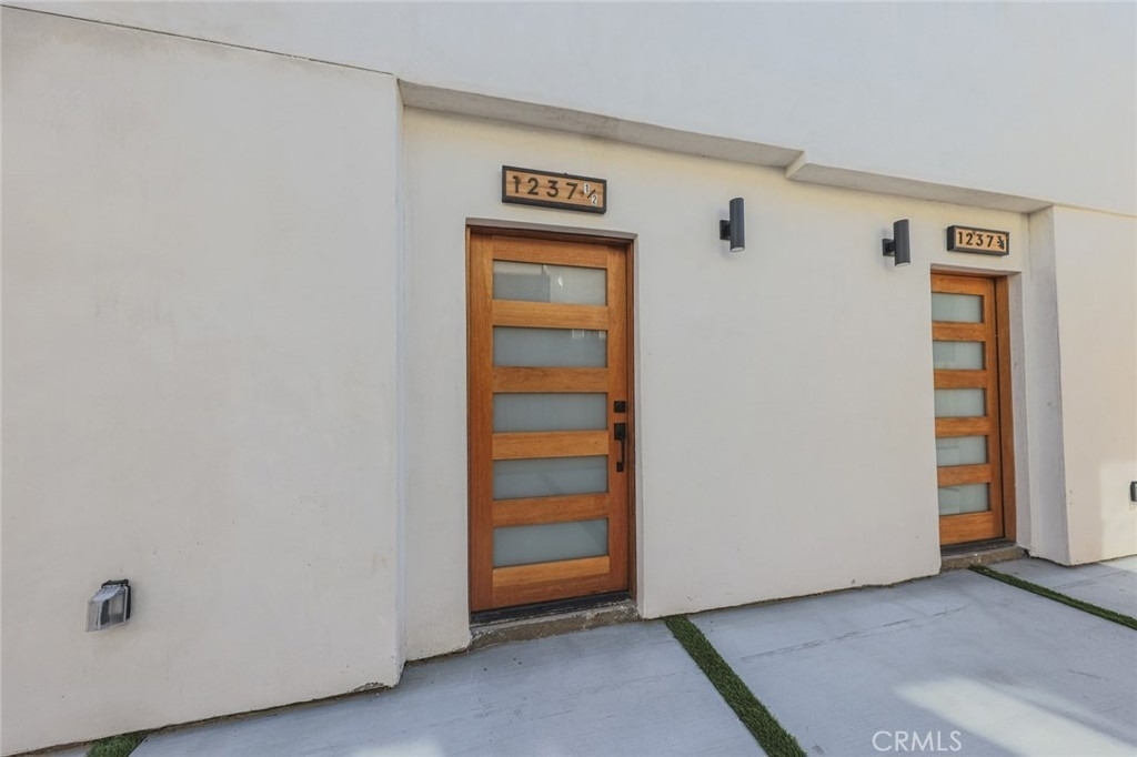1237 N Orange Drive - Photo 4