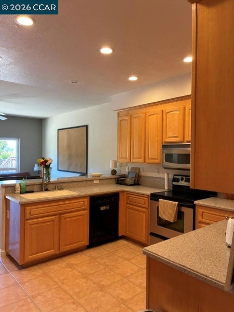 917 Arrowhead Ter - Photo 2
