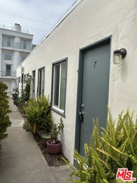 27 Eastwind Street - Photo 3