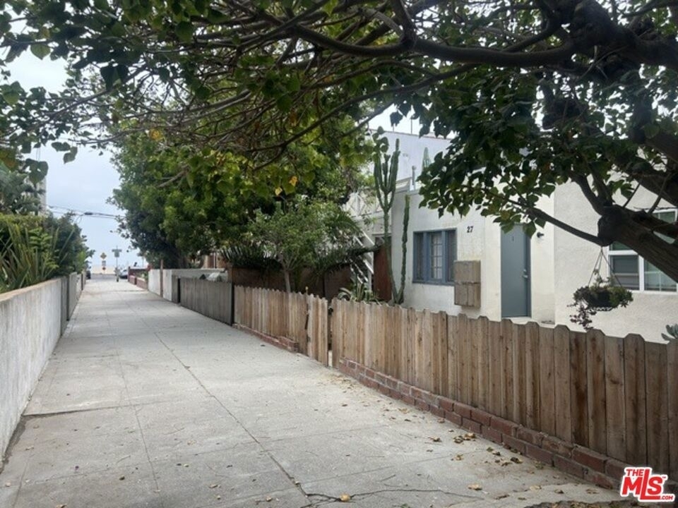 27 Eastwind Street - Photo 1
