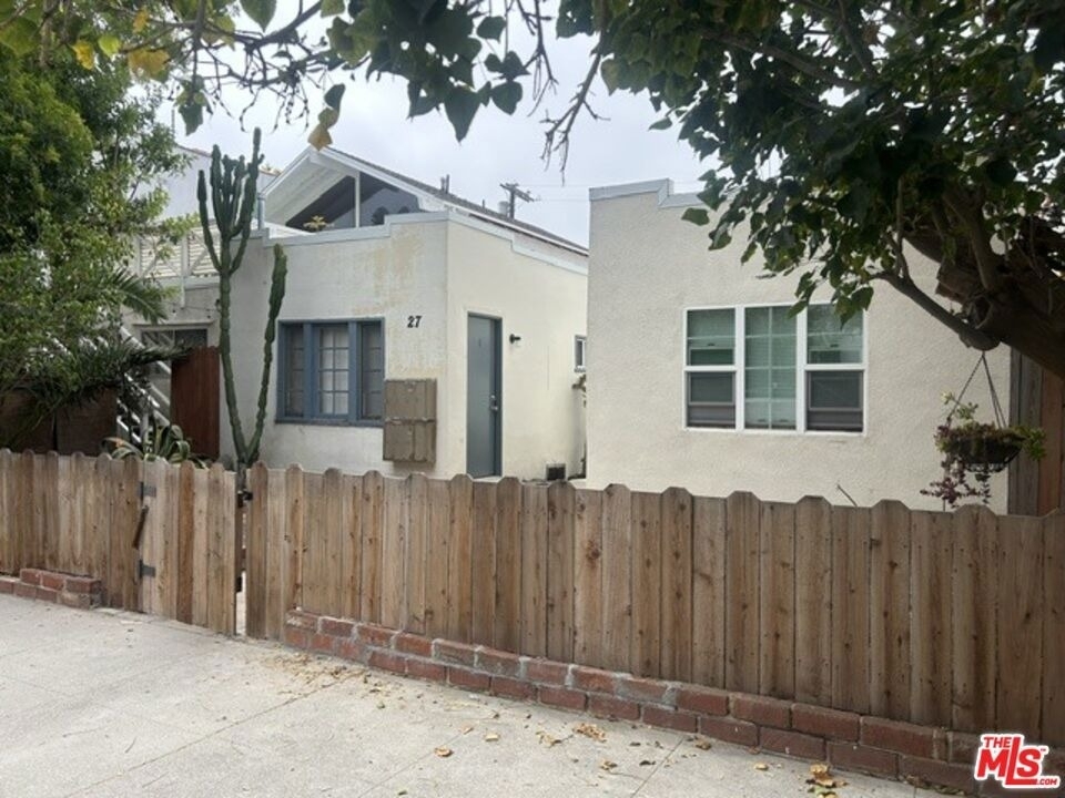 27 Eastwind Street - Photo 2