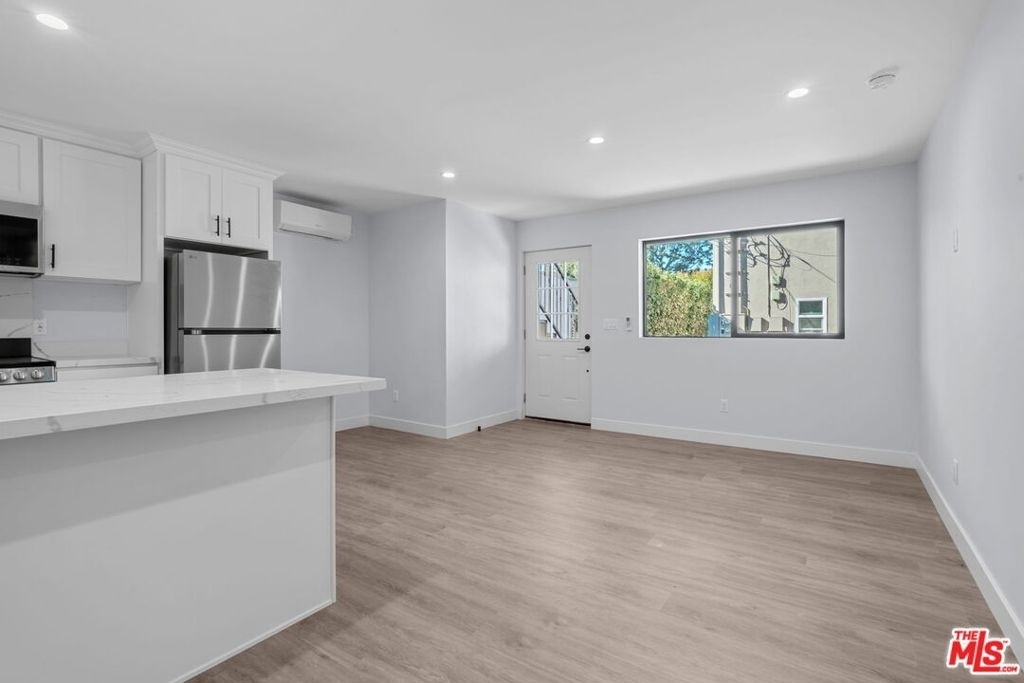 1518 1/4 Stearns Drive - Photo 1