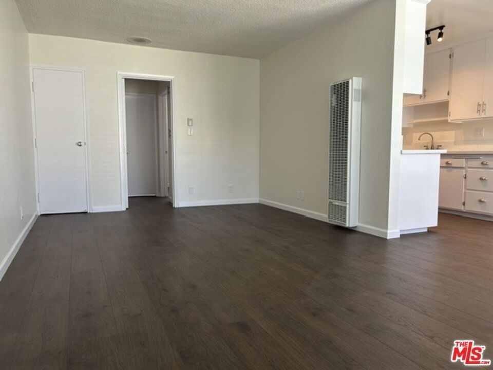 346 S Van Ness Avenue - Photo 5
