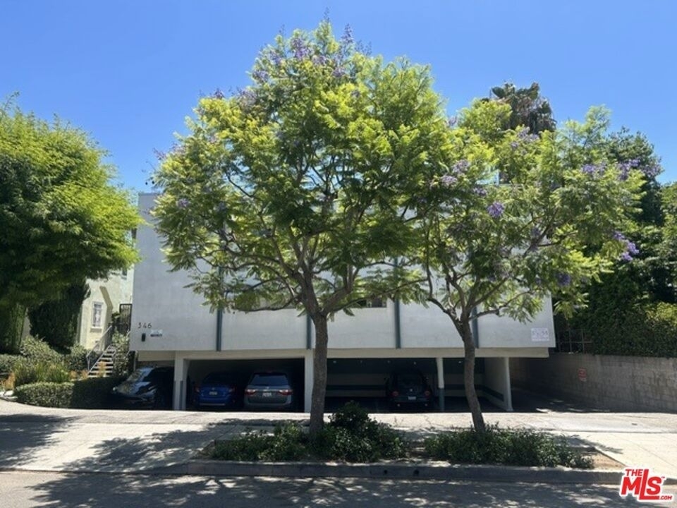 346 S Van Ness Avenue - Photo 0