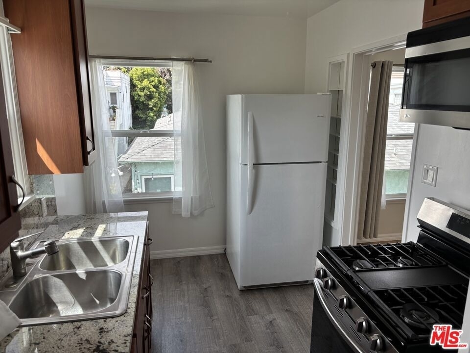 627 9th Street - Photo 3