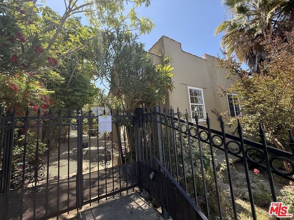 324 Douglas Street - Photo 0