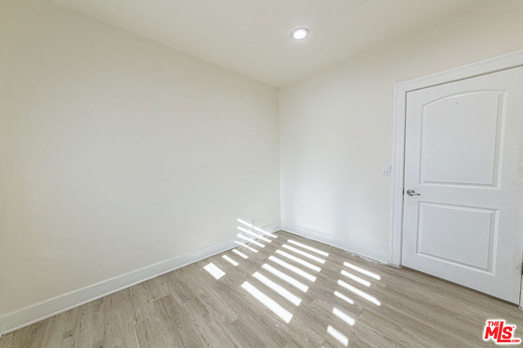 801 N Alexandria Avenue - Photo 13