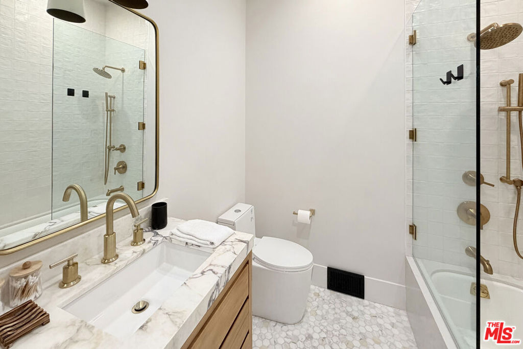 1541 Rising Glen Road - Photo 16