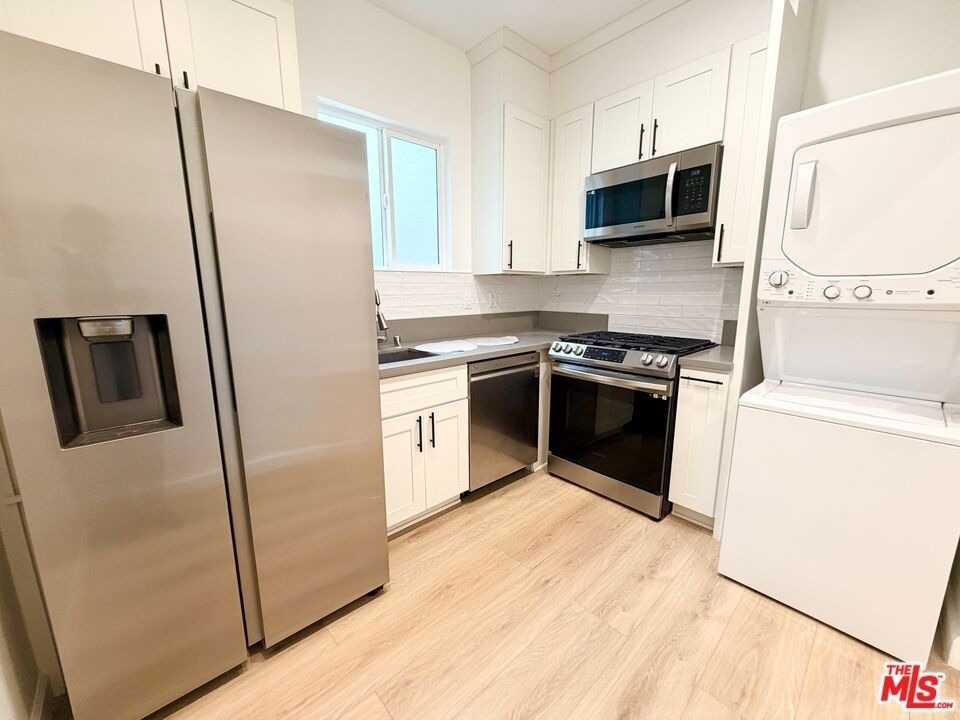 816 1/2 N Mccadden Place - Photo 6