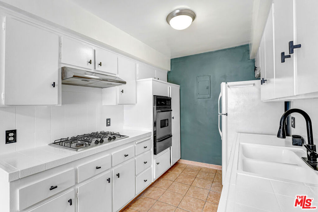 1044 9th Street - Photo 5