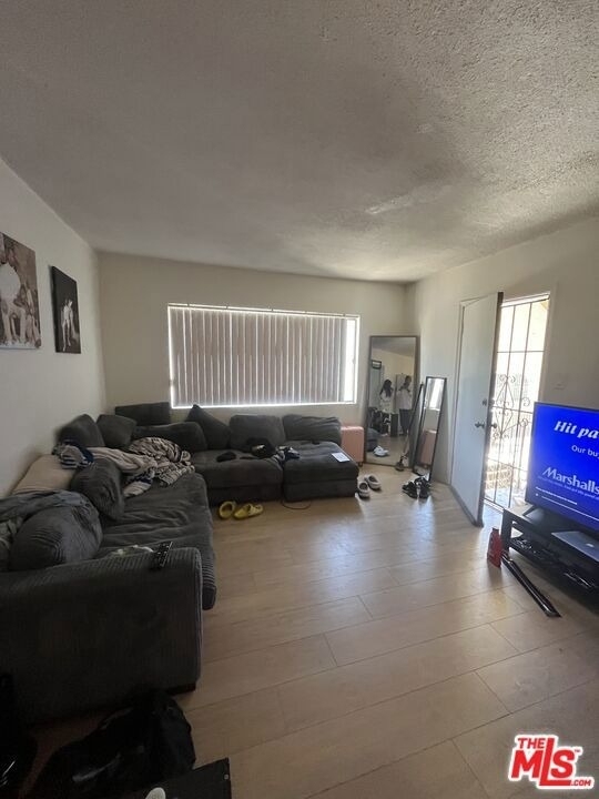 946 S Kingsley Drive - Photo 3