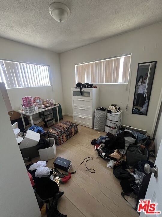 946 S Kingsley Drive - Photo 4