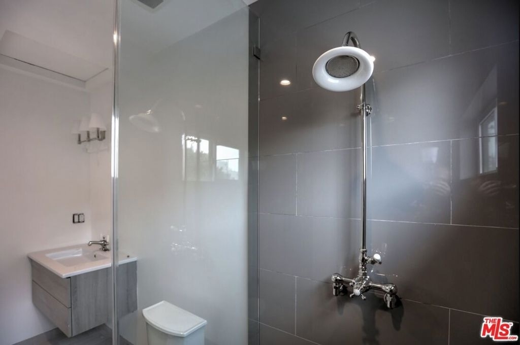 1105 Alta Loma Road - Photo 5