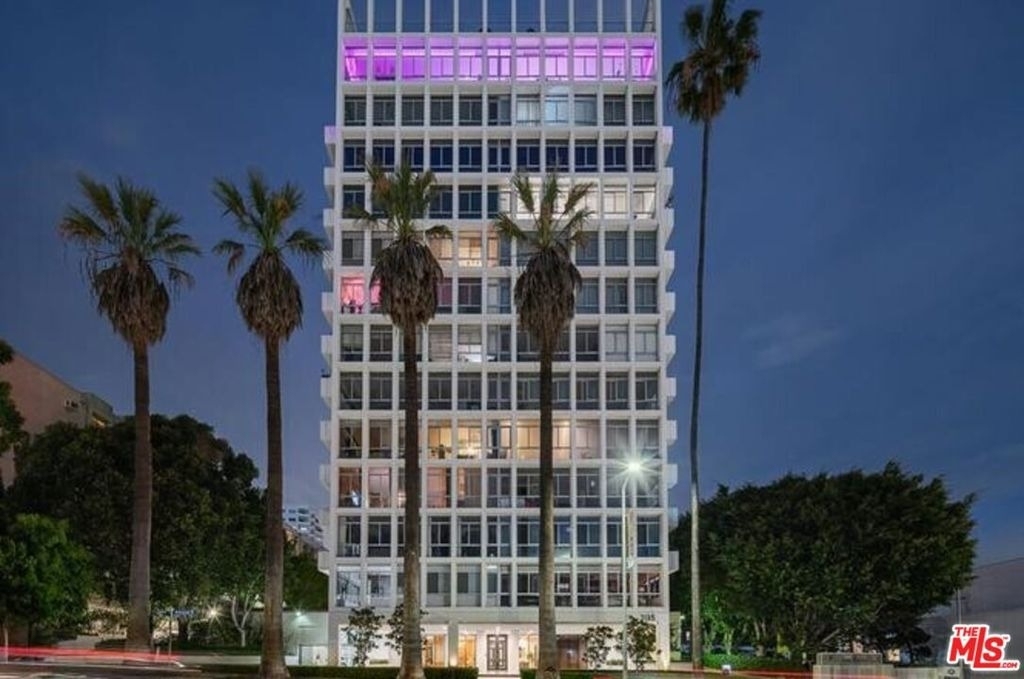 7135 Hollywood Boulevard - Photo 1