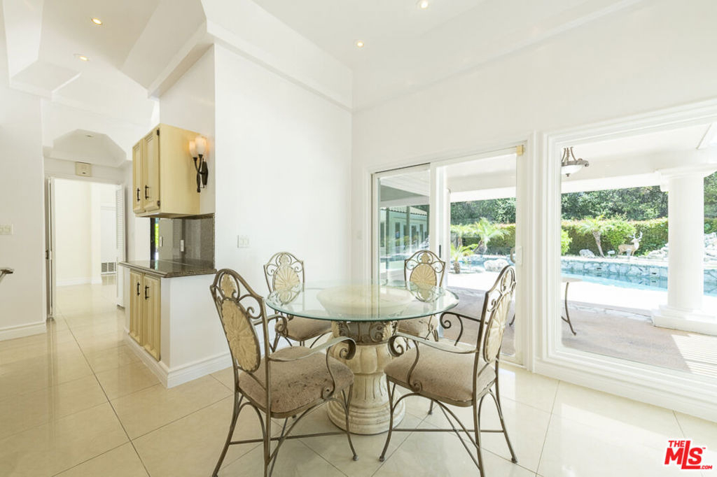 16379 Meadowridge Road - Photo 12
